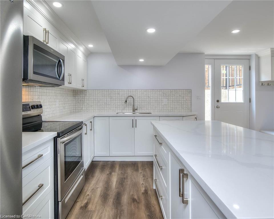 Lower-550 Rush Meadow Crescent, Kitchener, ON - Indoor Photo Showing Kitchen With Stainless Steel Kitchen With Upgraded Kitchen