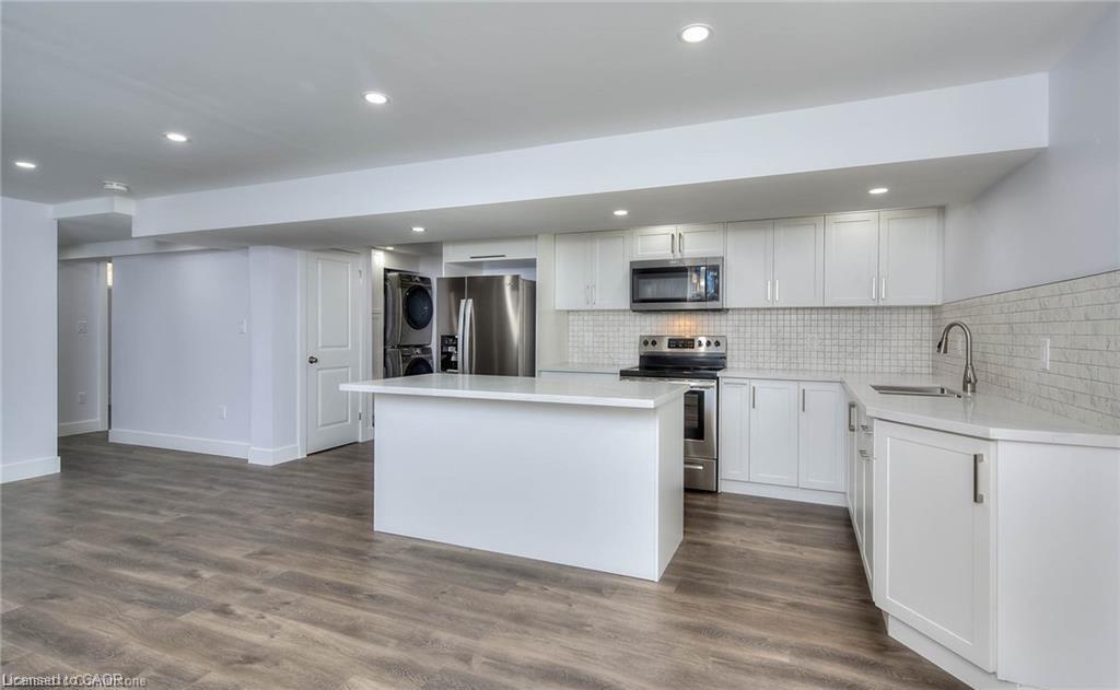 Lower-550 Rush Meadow Crescent, Kitchener, ON - Indoor Photo Showing Kitchen With Upgraded Kitchen