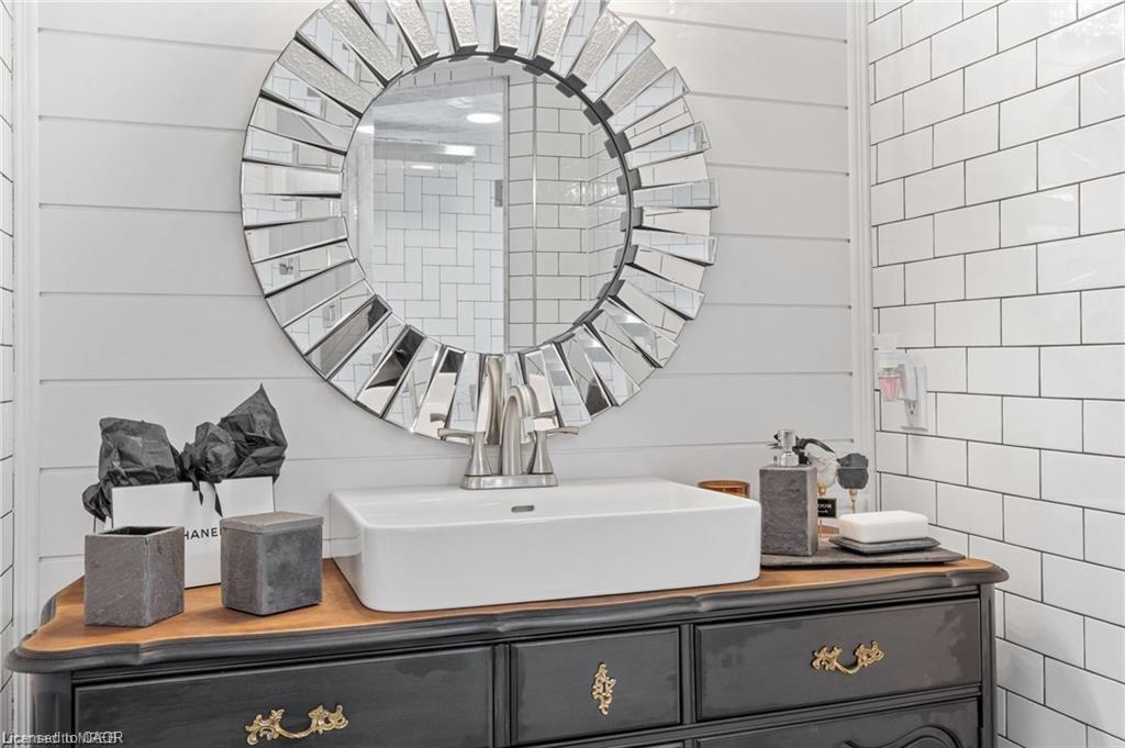 Basement-218 Ingleside Place, Kitchener, ON - Indoor Photo Showing Bathroom