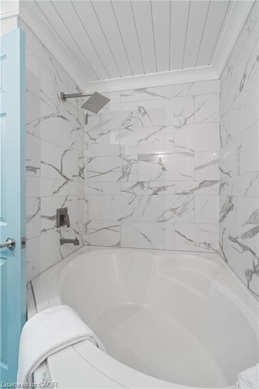 Basement-218 Ingleside Place, Kitchener, ON - Indoor Photo Showing Bathroom