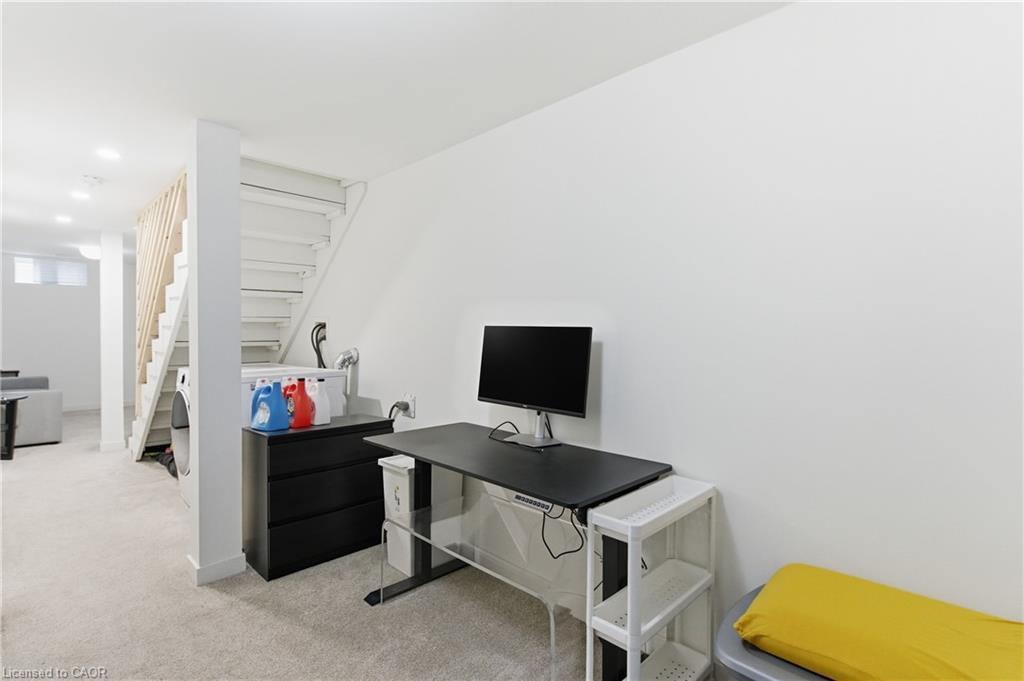 40 Fullerton Avenue, Hamilton, ON - Indoor Photo Showing Office