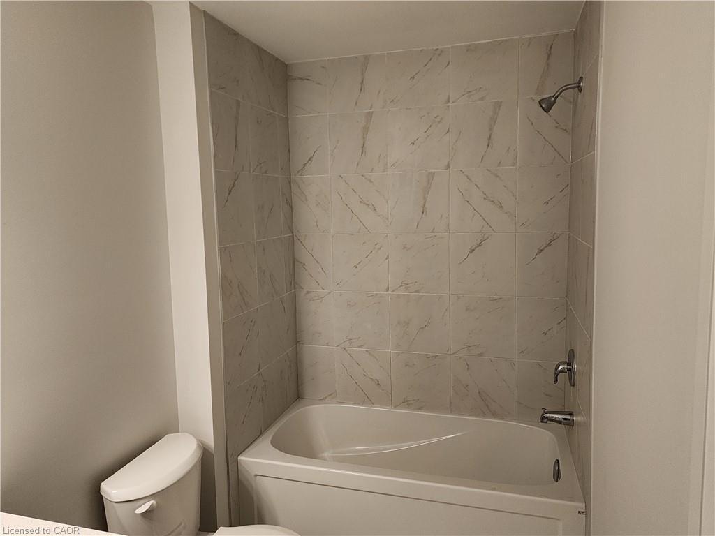 121-155 Equestrian Way, Cambridge, ON - Indoor Photo Showing Bathroom