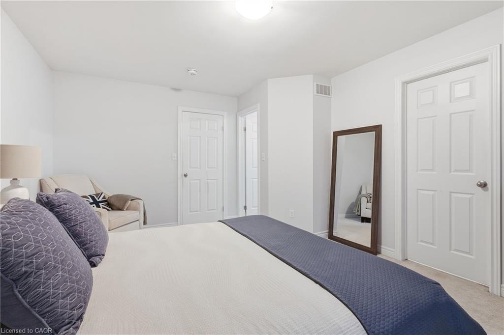 7-21 Madonna Drive, Hamilton, ON - Indoor Photo Showing Bedroom