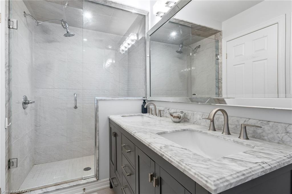 7-21 Madonna Drive, Hamilton, ON - Indoor Photo Showing Bathroom