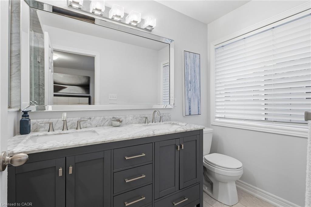 7-21 Madonna Drive, Hamilton, ON - Indoor Photo Showing Bathroom