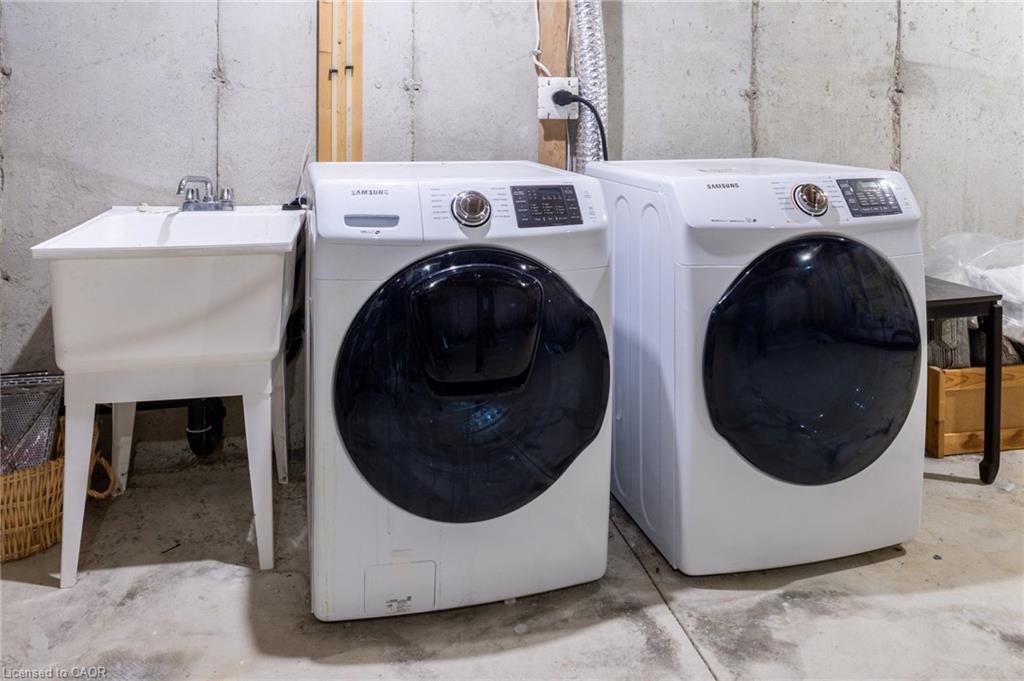 7-21 Madonna Drive, Hamilton, ON - Indoor Photo Showing Laundry Room