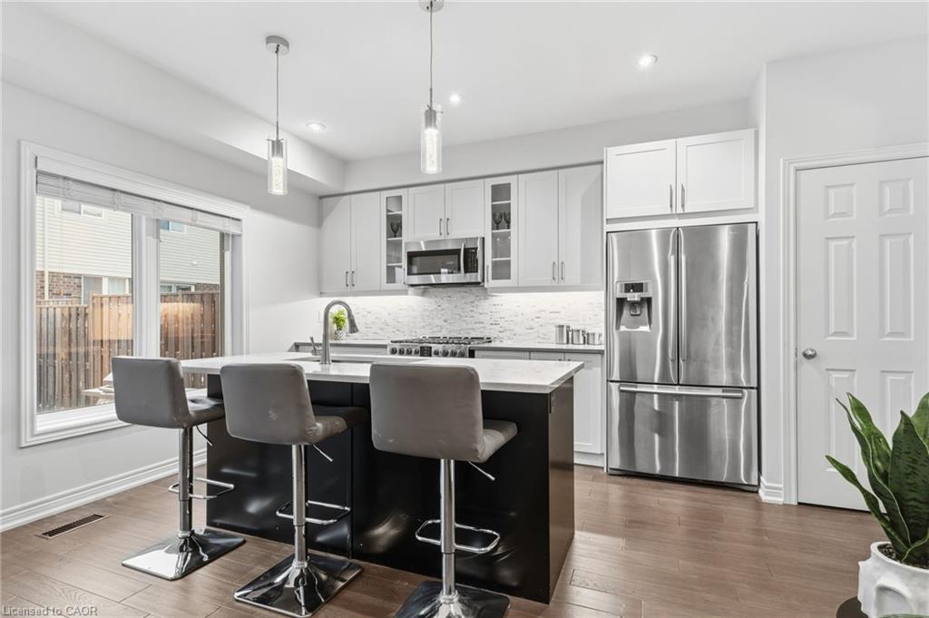 7-21 Madonna Drive, Hamilton, ON - Indoor Photo Showing Kitchen With Stainless Steel Kitchen With Upgraded Kitchen