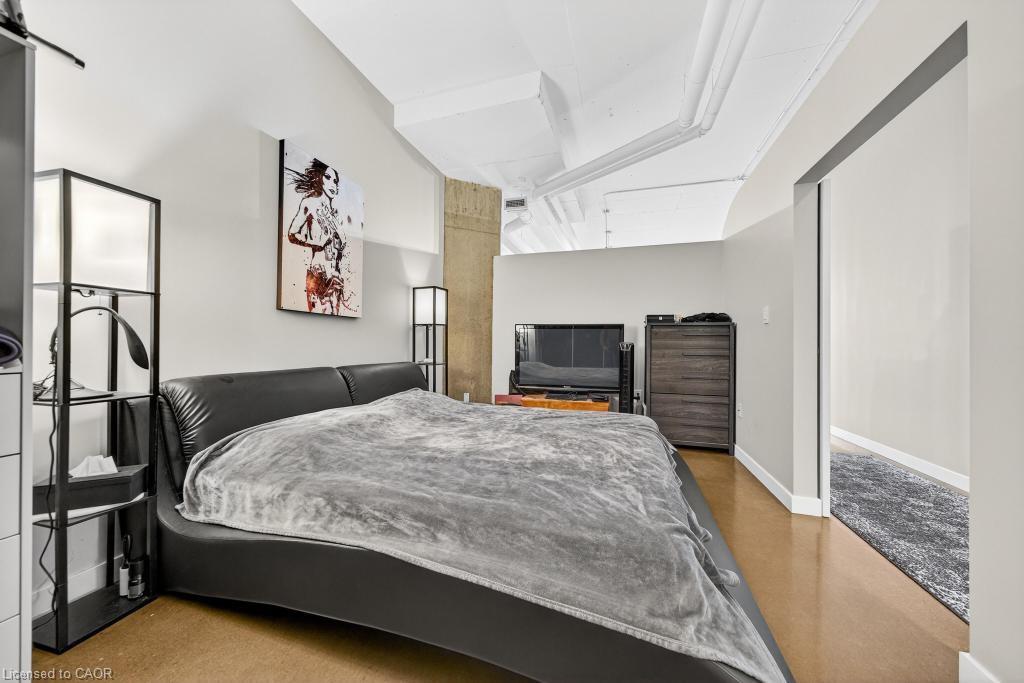 502-66 Bay Street S, Hamilton, ON - Indoor Photo Showing Bedroom