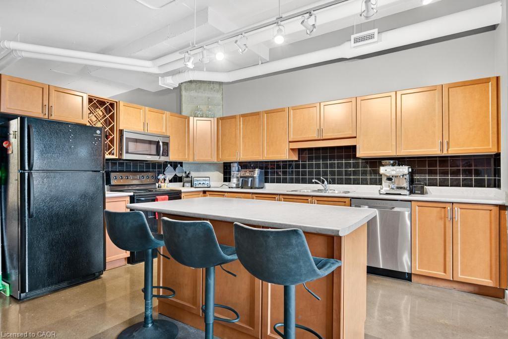 502-66 Bay Street S, Hamilton, ON - Indoor Photo Showing Kitchen