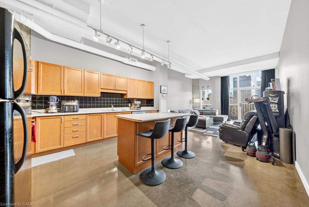 502-66 Bay Street S, Hamilton, ON - Indoor Photo Showing Kitchen