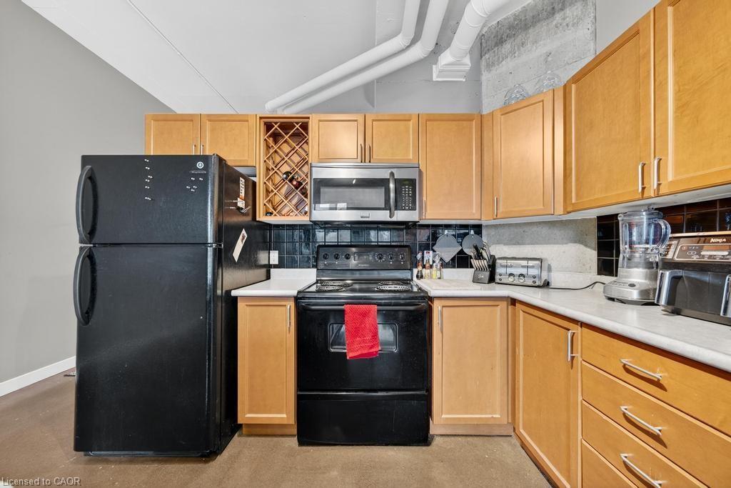 502-66 Bay Street S, Hamilton, ON - Indoor Photo Showing Kitchen