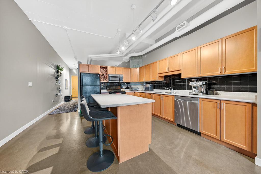 502-66 Bay Street S, Hamilton, ON - Indoor Photo Showing Kitchen