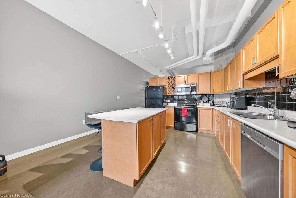 502-66 Bay Street S, Hamilton, ON - Indoor Photo Showing Kitchen With Double Sink