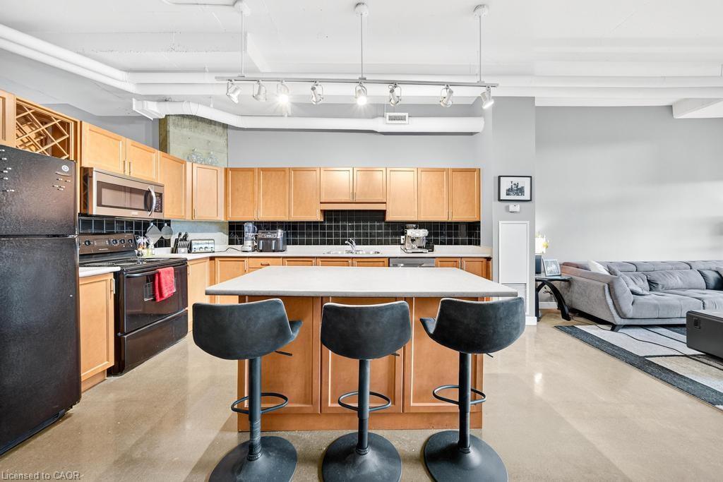 502-66 Bay Street S, Hamilton, ON - Indoor Photo Showing Kitchen