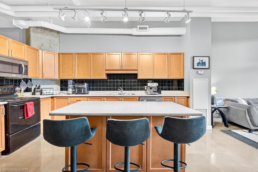 502-66 Bay Street S, Hamilton, ON - Indoor Photo Showing Kitchen