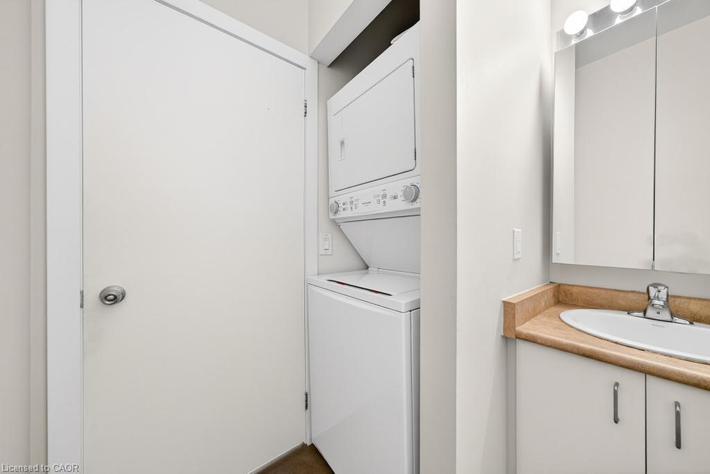 502-66 Bay Street S, Hamilton, ON - Indoor Photo Showing Other Room