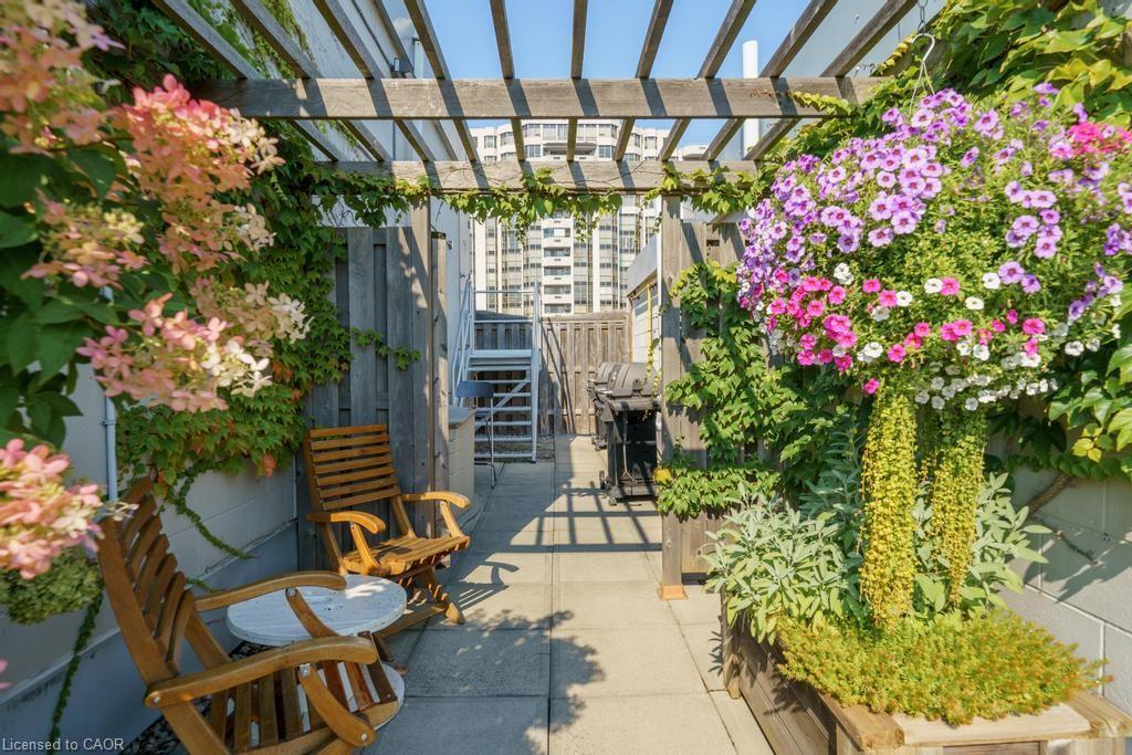 502-66 Bay Street S, Hamilton, ON - Outdoor