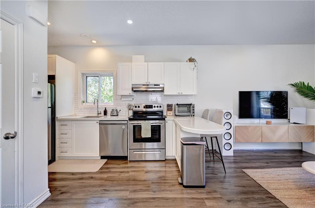 7C-164 Heiman Street, Kitchener, ON - Indoor Photo Showing Kitchen