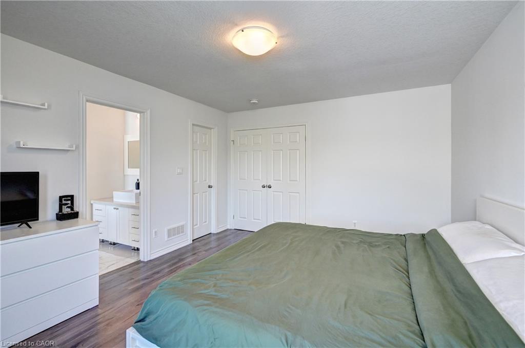 7C-164 Heiman Street, Kitchener, ON - Indoor Photo Showing Bedroom