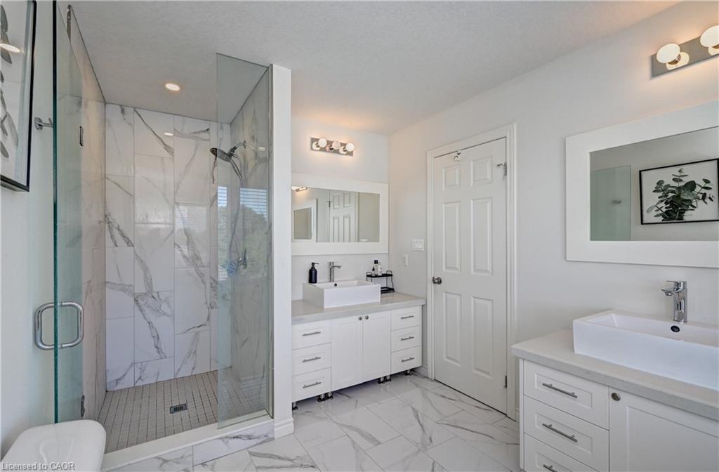 7C-164 Heiman Street, Kitchener, ON - Indoor Photo Showing Bathroom