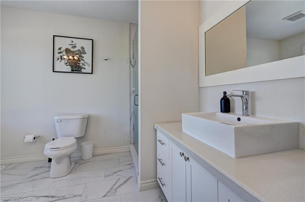 7C-164 Heiman Street, Kitchener, ON - Indoor Photo Showing Bathroom