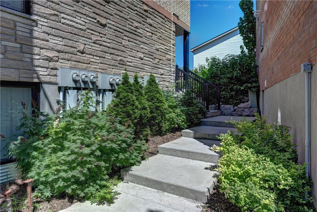 7C-164 Heiman Street, Kitchener, ON - Outdoor