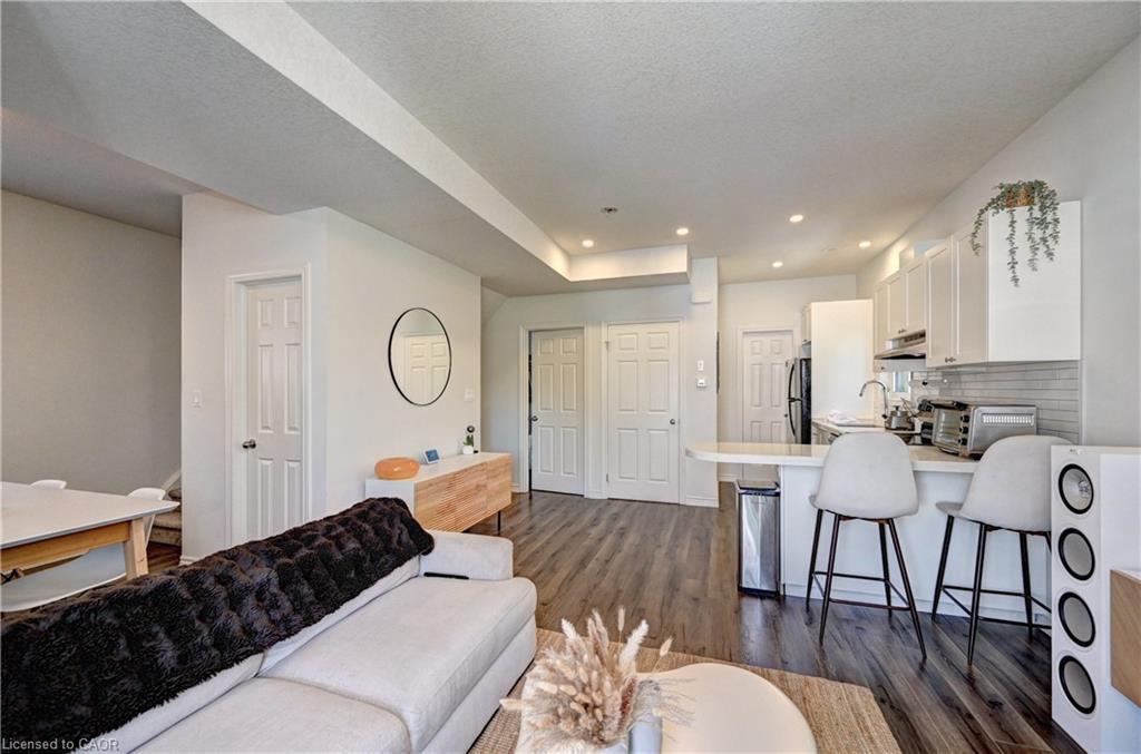 7C-164 Heiman Street, Kitchener, ON - Indoor
