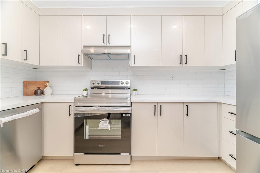 98 Birch Avenue, Hamilton, ON - Indoor Photo Showing Kitchen