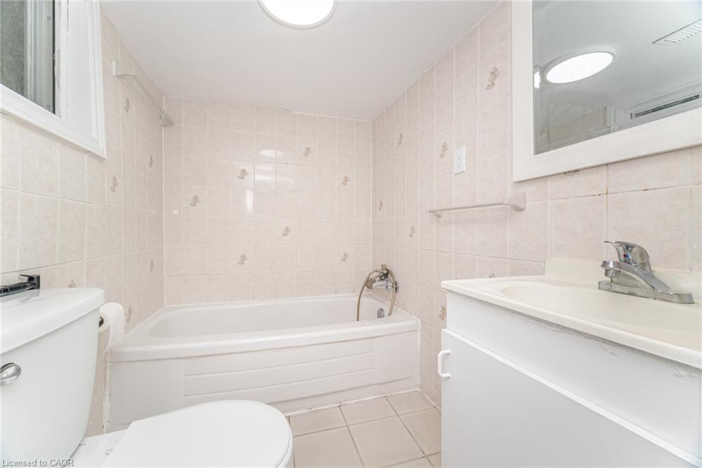 98 Birch Avenue, Hamilton, ON - Indoor Photo Showing Bathroom