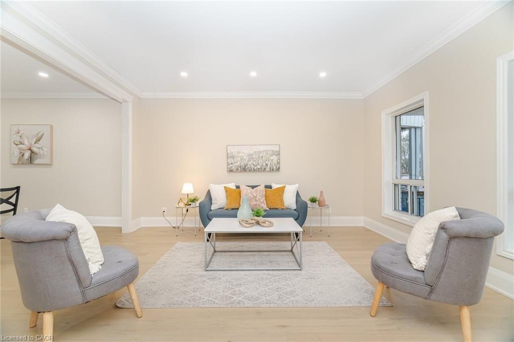 98 Birch Avenue, Hamilton, ON - Indoor Photo Showing Living Room