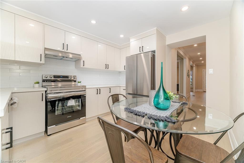 98 Birch Avenue, Hamilton, ON - Indoor Photo Showing Kitchen With Upgraded Kitchen