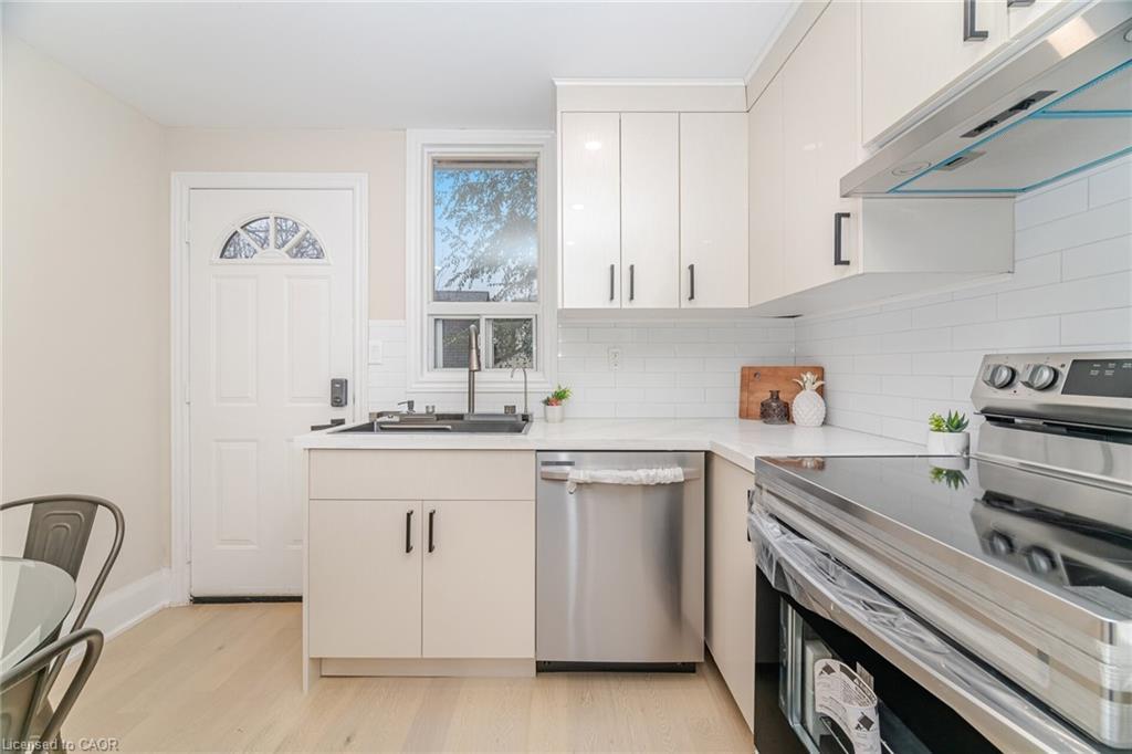 98 Birch Avenue, Hamilton, ON - Indoor Photo Showing Kitchen