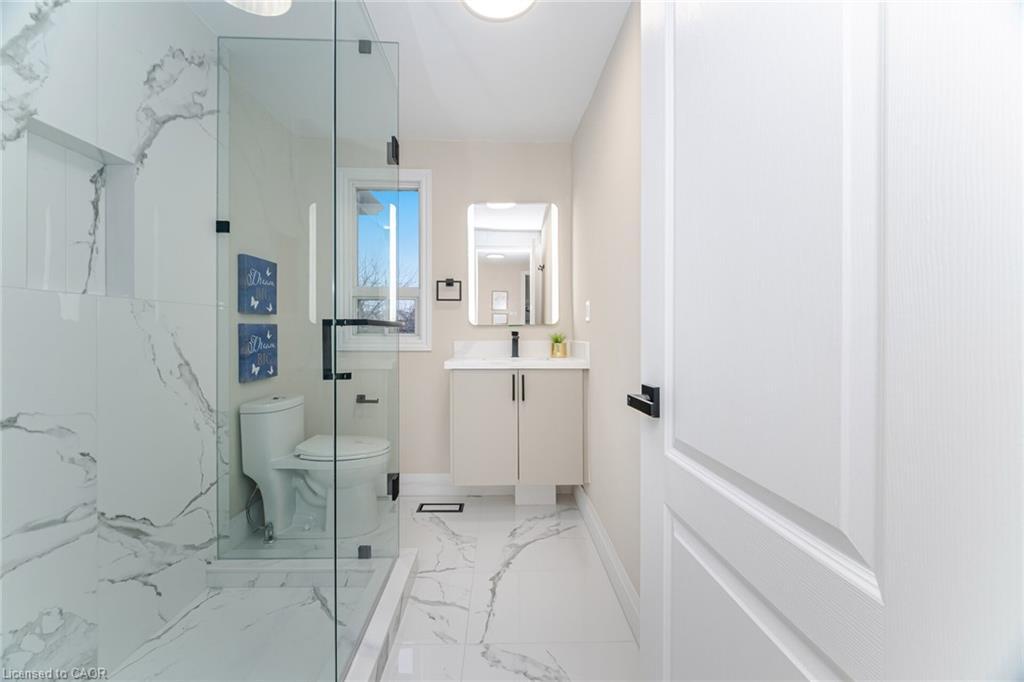 98 Birch Avenue, Hamilton, ON - Indoor Photo Showing Bathroom