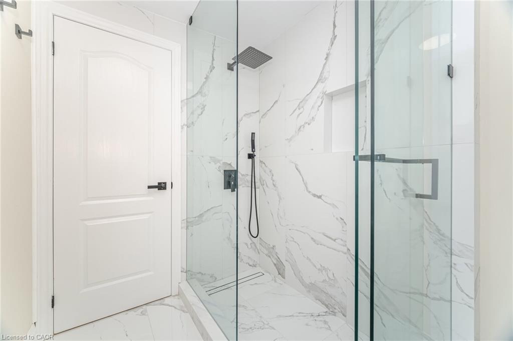 98 Birch Avenue, Hamilton, ON - Indoor Photo Showing Bathroom