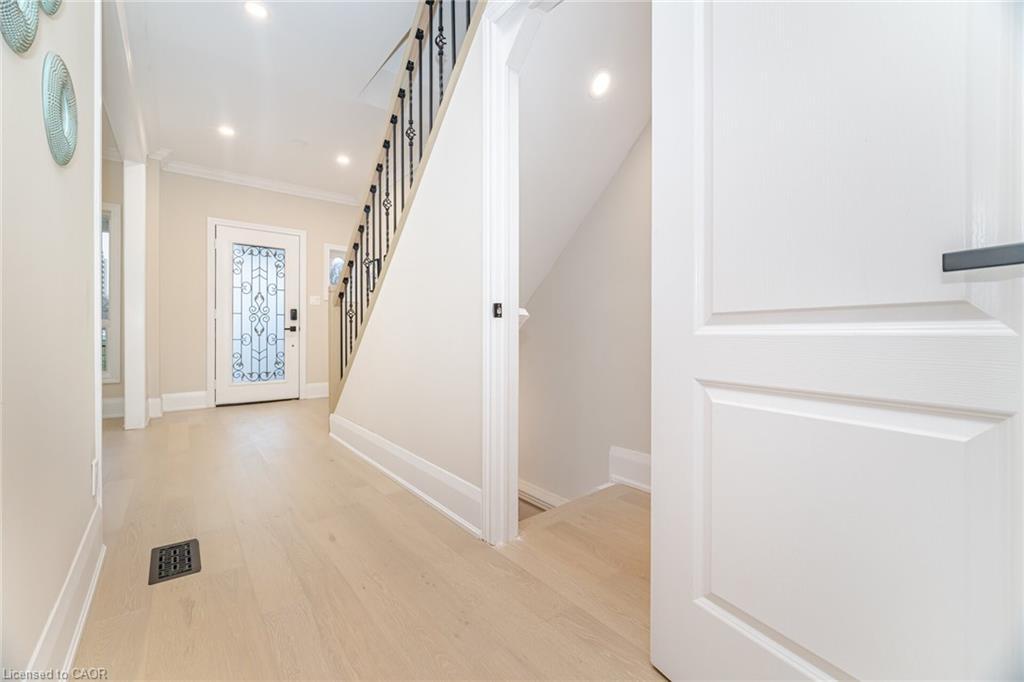 98 Birch Avenue, Hamilton, ON - Indoor Photo Showing Other Room