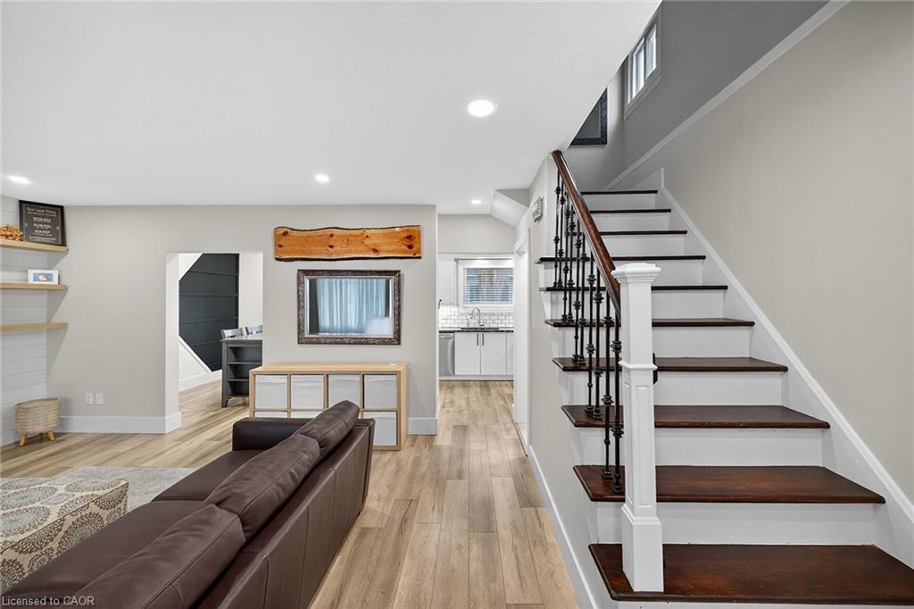 1091 Upper Wellington Street, Hamilton, ON - Indoor Photo Showing Other Room