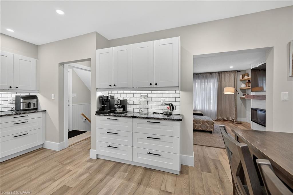 1091 Upper Wellington Street, Hamilton, ON - Indoor Photo Showing Kitchen
