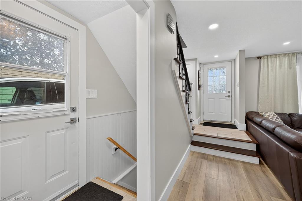 1091 Upper Wellington Street, Hamilton, ON - Indoor Photo Showing Other Room