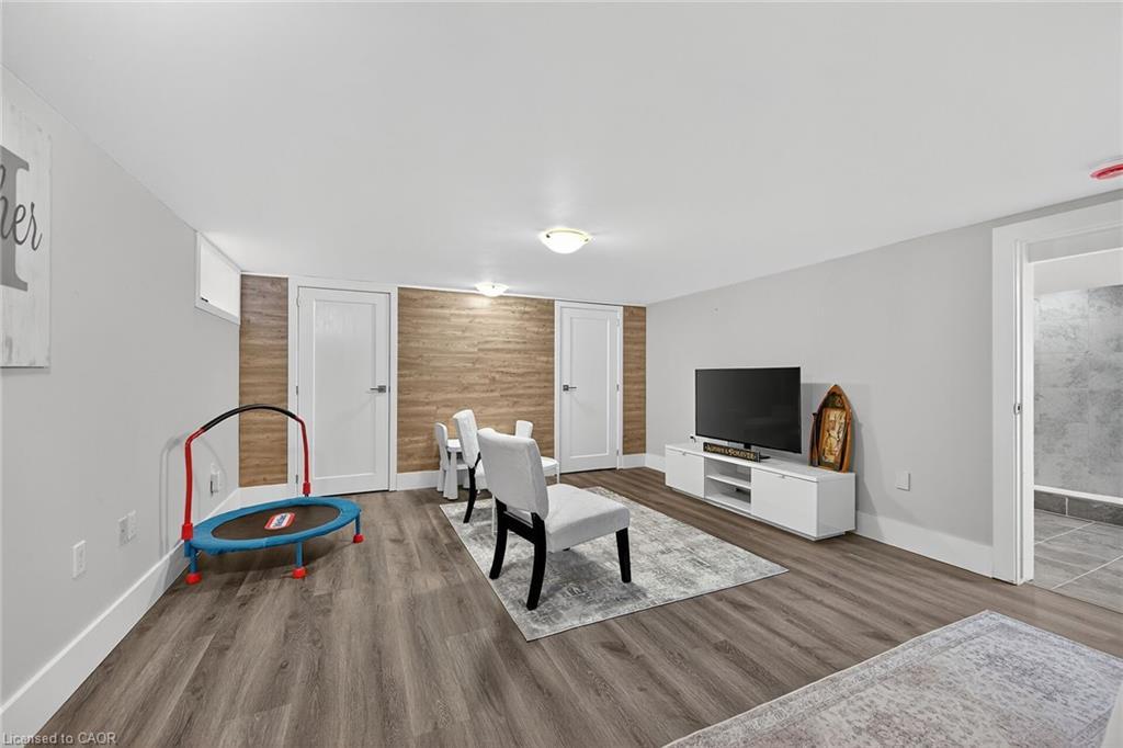 1091 Upper Wellington Street, Hamilton, ON - Indoor