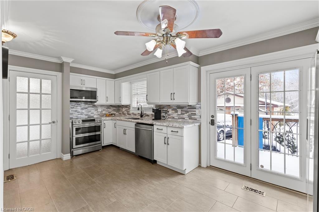 35 Chantler Road, Welland, ON - Indoor Photo Showing Kitchen With Upgraded Kitchen