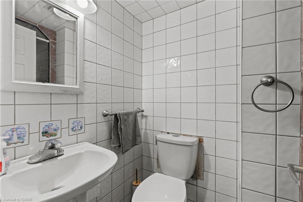 35 Chantler Road, Welland, ON - Indoor Photo Showing Bathroom