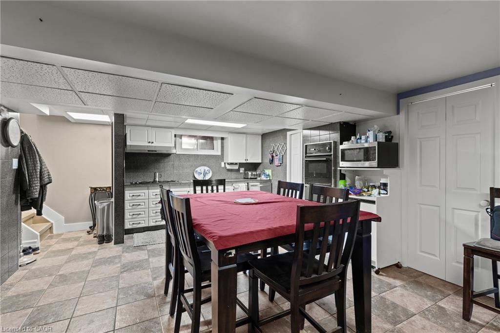 35 Chantler Road, Welland, ON - Indoor Photo Showing Dining Room