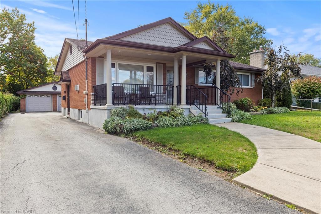35 Chantler Road, Welland, ON - Outdoor With Deck Patio Veranda With Facade