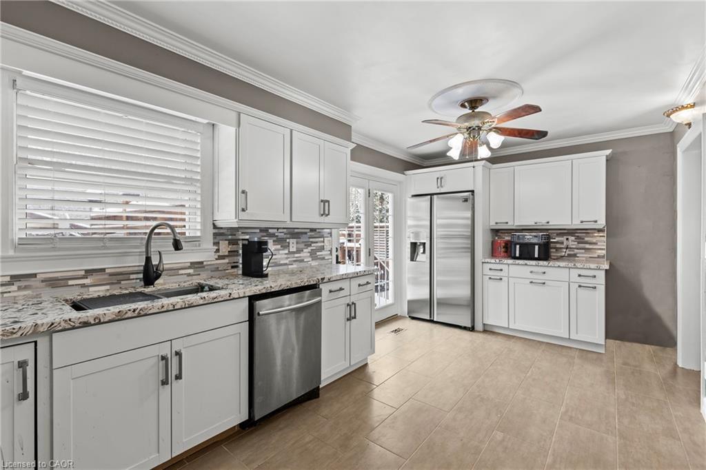 35 Chantler Road, Welland, ON - Indoor Photo Showing Kitchen