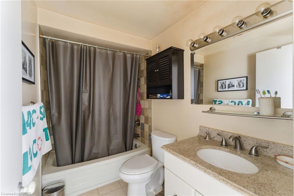 21-2107 Marine Drive, Oakville, ON - Indoor Photo Showing Bathroom