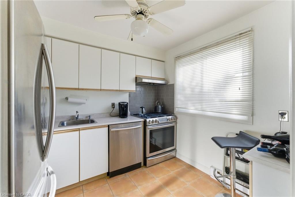 21-2107 Marine Drive, Oakville, ON - Indoor Photo Showing Kitchen