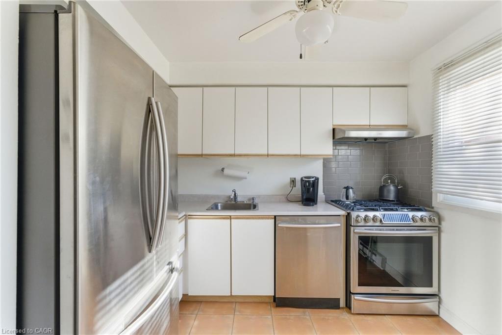 21-2107 Marine Drive, Oakville, ON - Indoor Photo Showing Kitchen