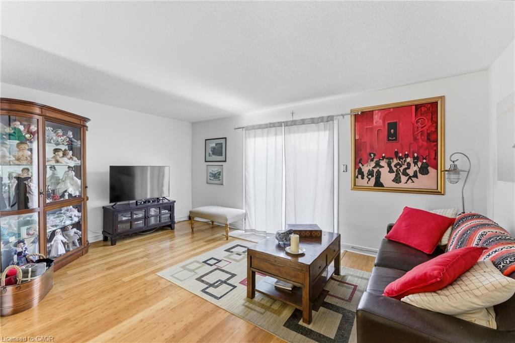 21-2107 Marine Drive, Oakville, ON - Indoor Photo Showing Living Room