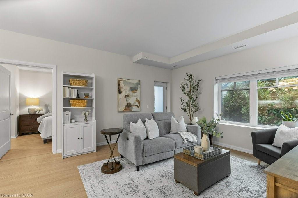 110-778 Laurelwood Drive, Waterloo, ON - Indoor Photo Showing Living Room