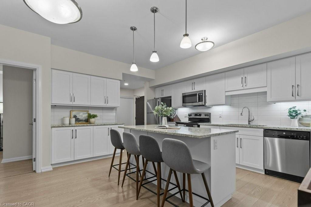 110-778 Laurelwood Drive, Waterloo, ON - Indoor Photo Showing Kitchen With Upgraded Kitchen